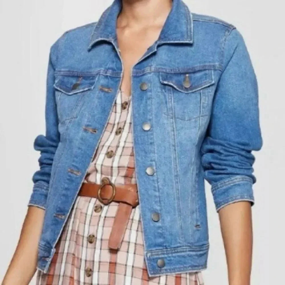 Universal Thread Medium Wash Lightly Distressed
Jean Jacket Size Small